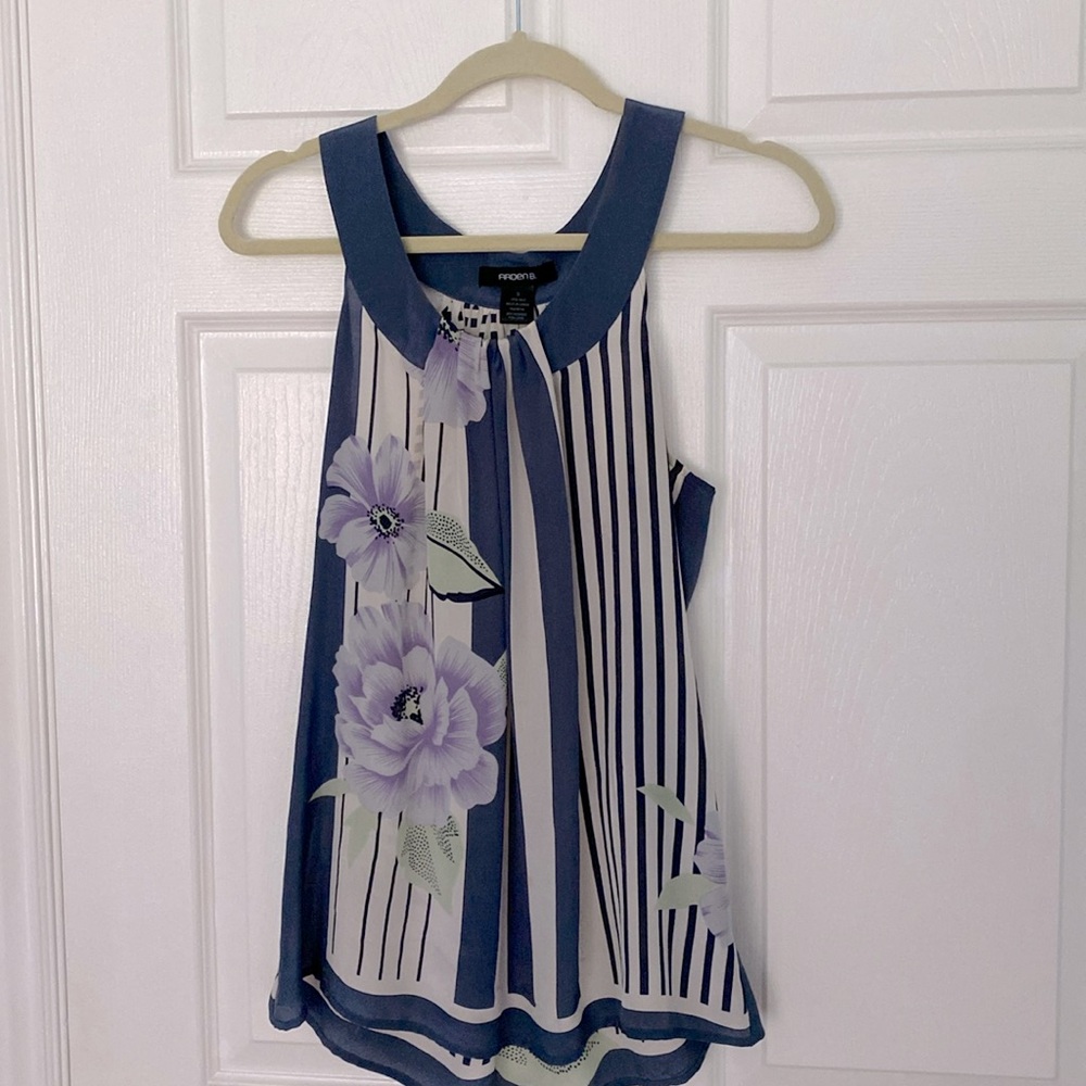 Silk top Women’s size small fits medium